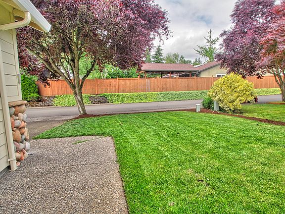 3rd image of 5701 NE 50th Pl