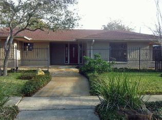 121 Seaview Ln, Corpus Christi, TX 78411