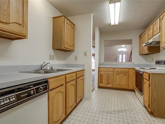 3rd image of 3916 O'B Crowe Dr