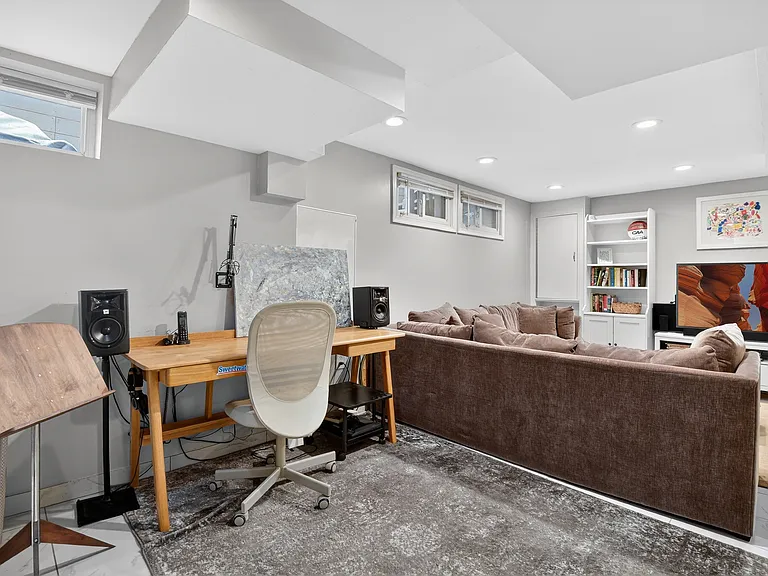 162 Forrester St SW — Photo 28