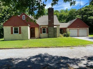 83 N Country Rd, East Setauket, NY 11733