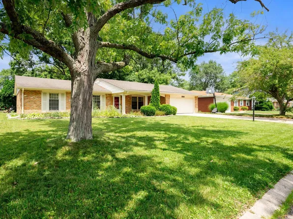 2204 W Cambridge Dr, Muncie, IN 47304