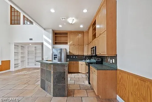 819 James St Photo 1