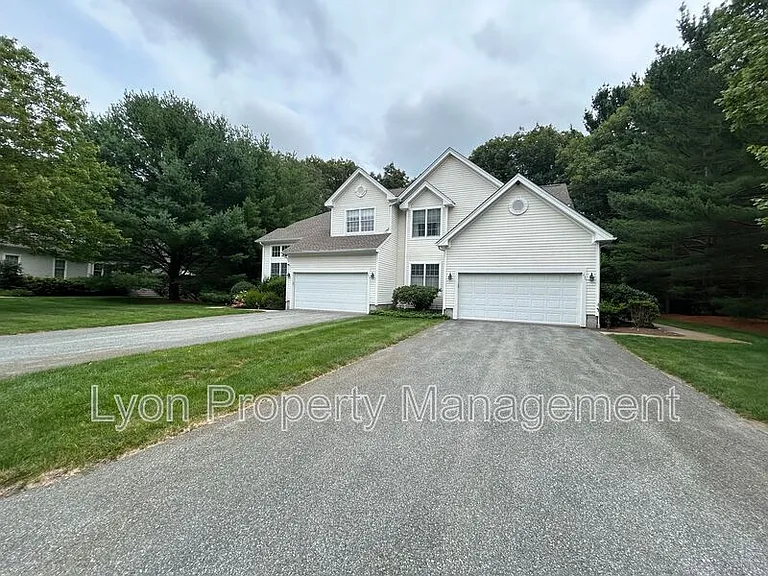 240 Sanctuary Dr — Photo 1