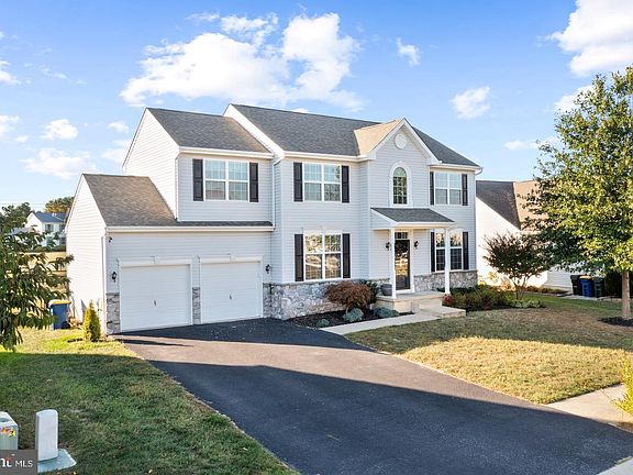 3rd image of 56 Shady Creek Ln