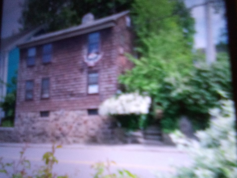 2nd image of 154 Pleasant St