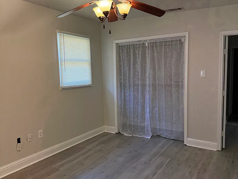 1621 Pin Oak Ave — Photo 3