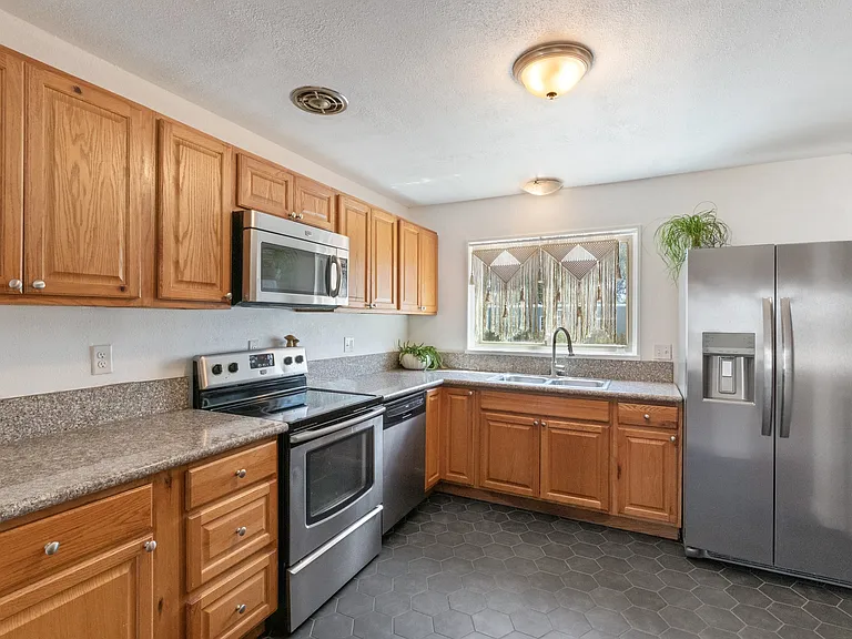 141 Sherri Dr — Photo 18