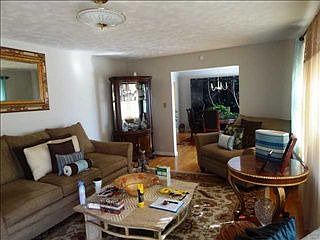 4th image of 412 Jasmine St
