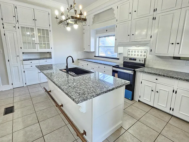 1711 Cherry St — Photo 18