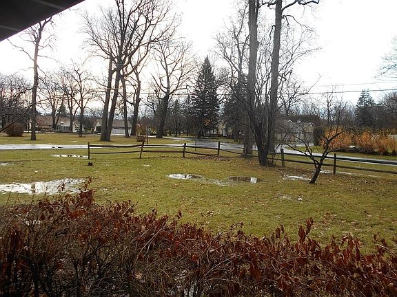 3rd image of 150 Grove Dr