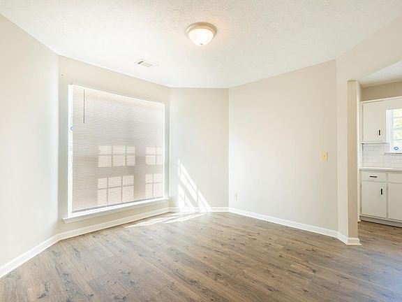 5th image of 6085 Hunter Ridge Cir