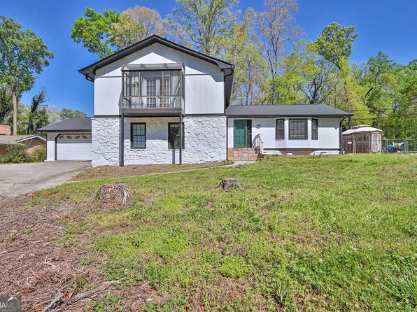 466 Hickory Hills Dr, Stone Mountain, GA 30083