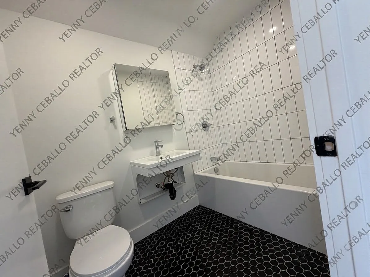 2 bed, 1000 sqft, $2,400 — Photo 4