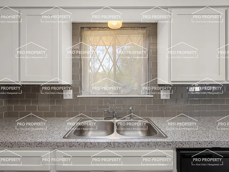 706 W 47th St — Photo 14