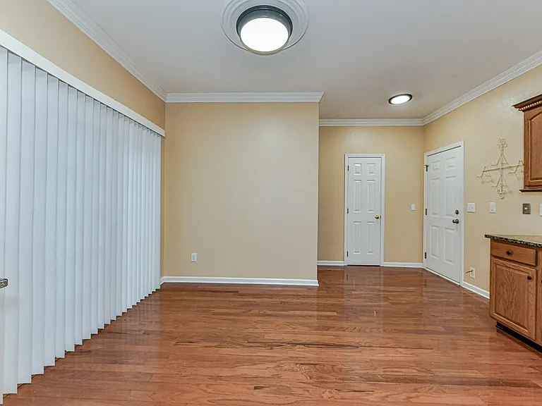 17201 Commons Crossing Dr — Photo 5