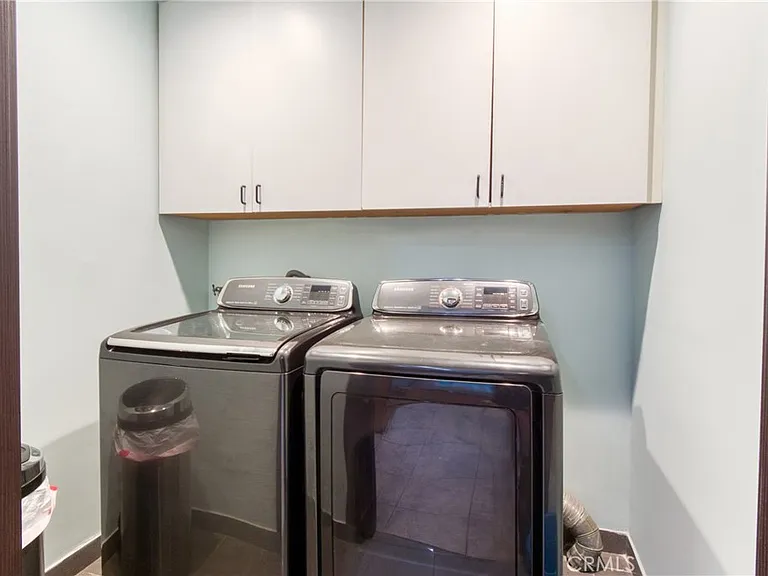 7796 Skyhill Dr — Photo 23