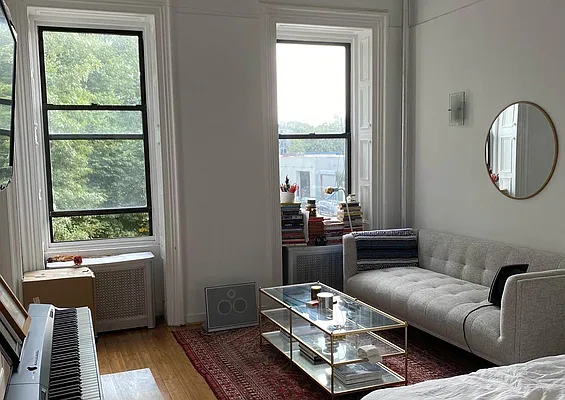 Rented by Delmark Realty LLC | media 11