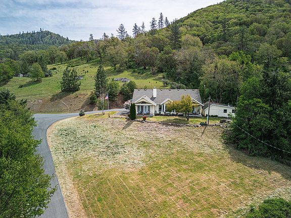 3rd image of 304 Wards Creek Rd