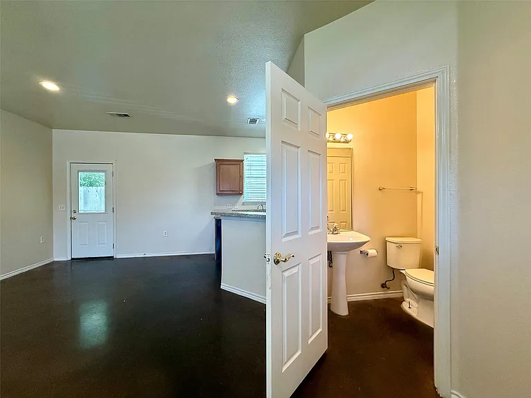 6912 Meador Ave #A — Photo 3
