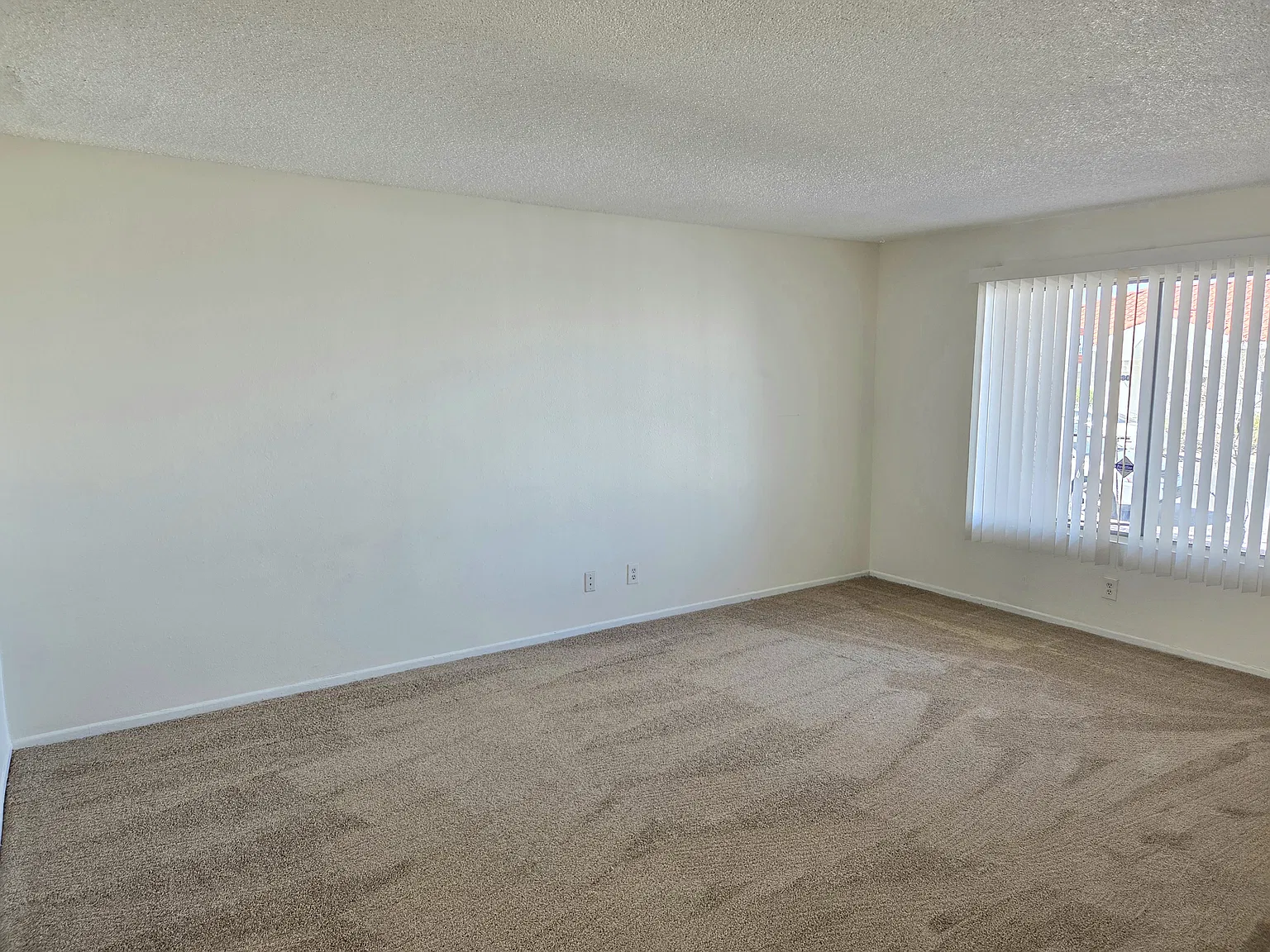2657 McLeod Dr — Photo 3