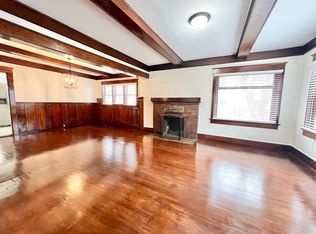 Charming 2 Bed / 2 Bath Apartment on Ocean Blvd Garage Included, Long Beach, CA 90802