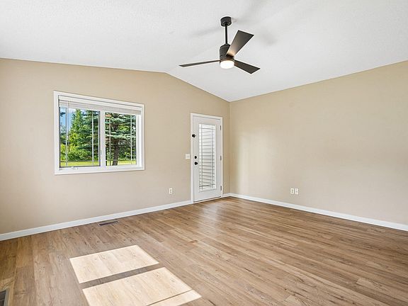 5th image of 1303 Prairie Ln