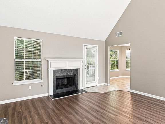 3rd image of 6258 Lakeview Ct