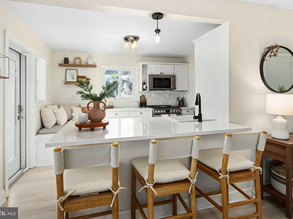 631 Wises Mill Rd, Philadelphia, PA 19128