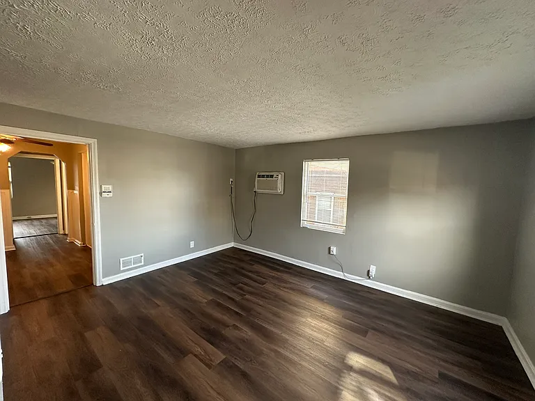 2911 Euclid Ave #2 — Photo 4