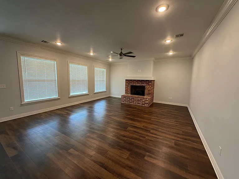 2307 Brook Ln — Photo 4