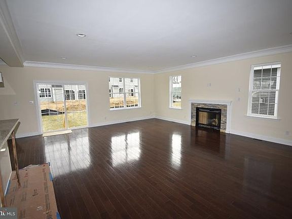 5th image of 3 Elma Ave