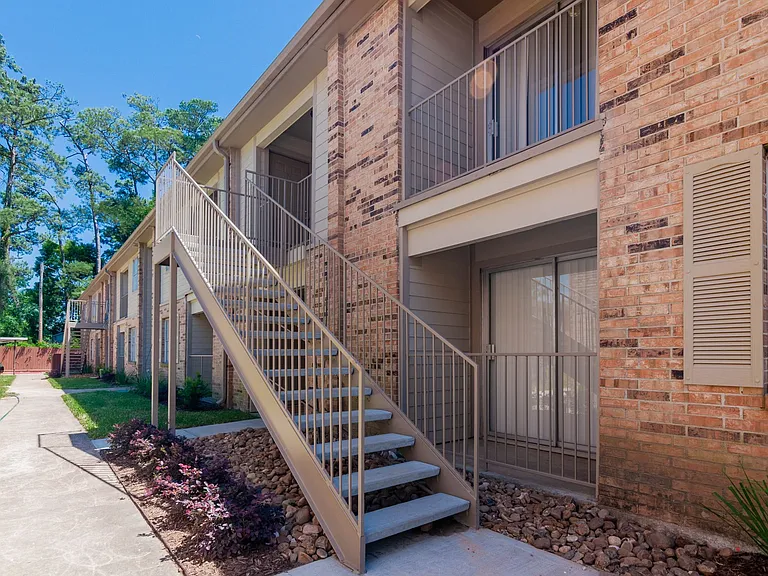Mosaic Apartments — Photo 16
