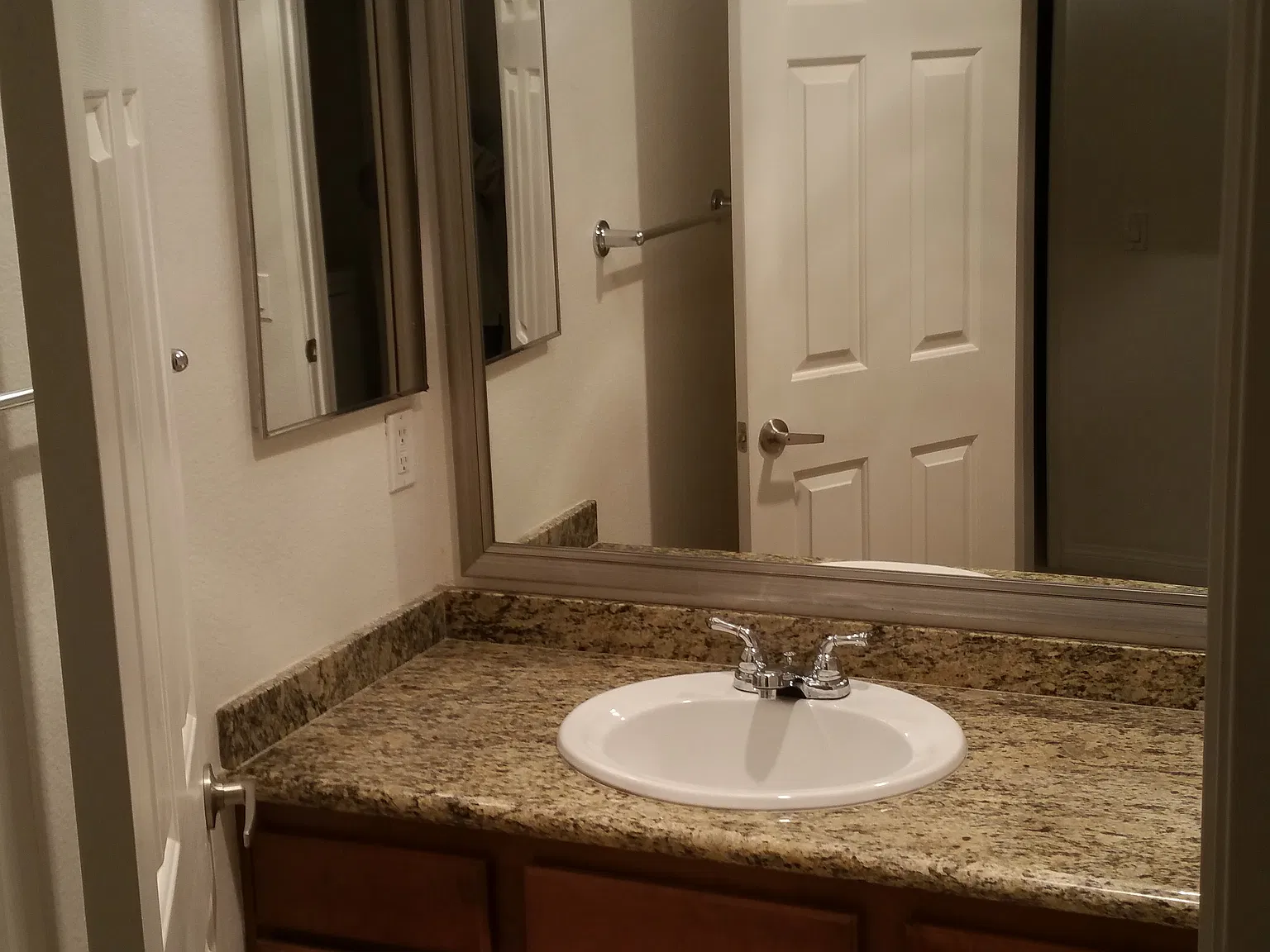 1 bed, 664 sqft, $2,050 — Photo 3
