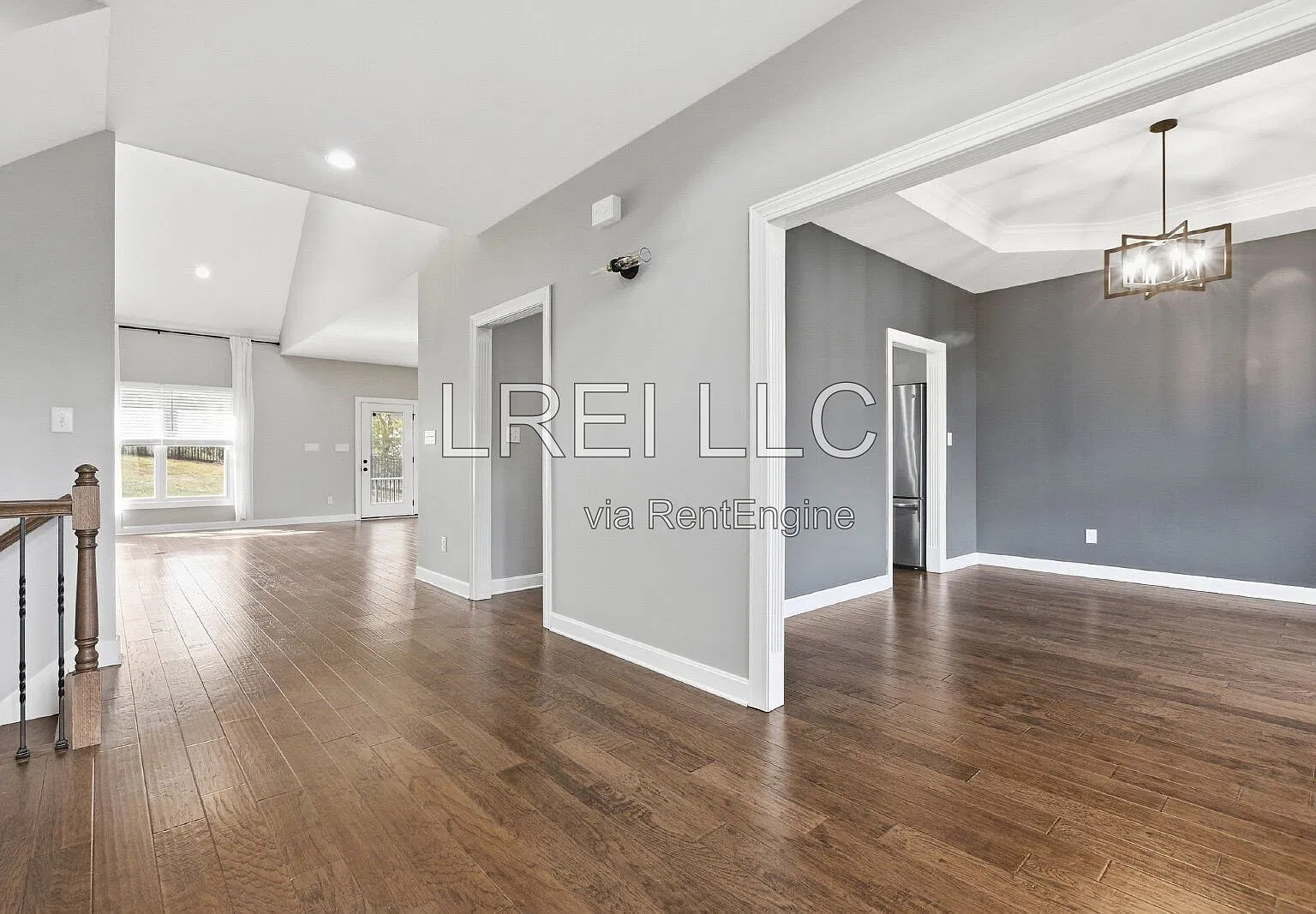 5 bed, 3.5 bath, 4050 sqft, $3,800 — Photo 2