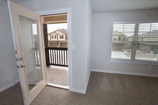 136 Lakeview Ct — Photo 8