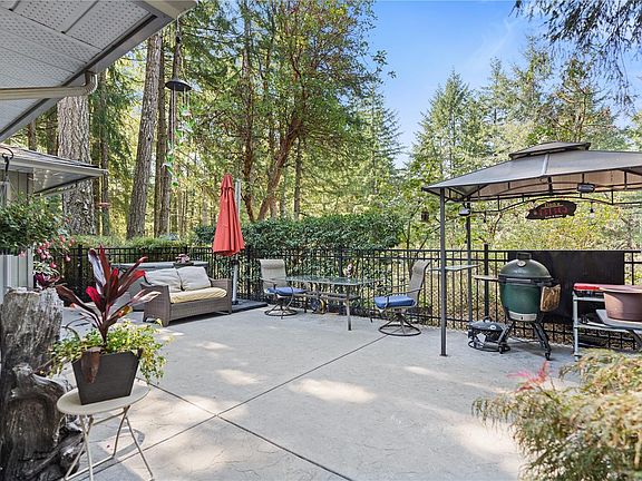 2nd image of 661 Millstream Lake Rd