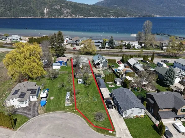 4760 Canoe Beach Dr NE, Salmon Arm, BC V0E 1K0