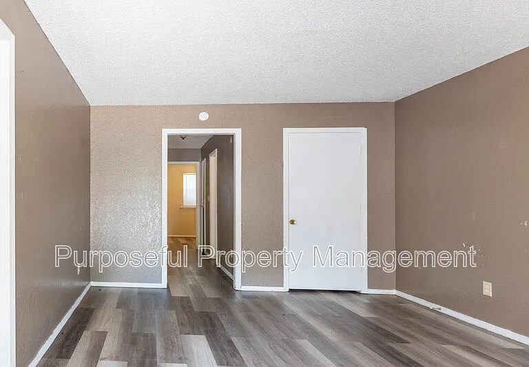 109 SE 42nd St #A — Photo 3