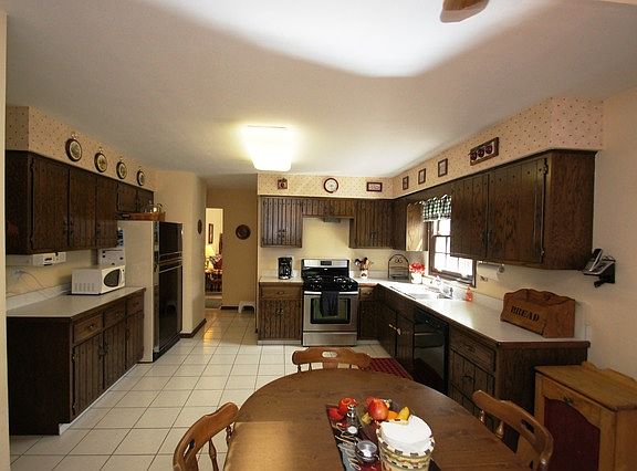 5th image of 1124 Venetian Ct