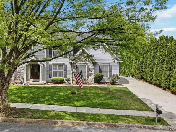 1221 Jill Dr, Hummelstown, PA 17036