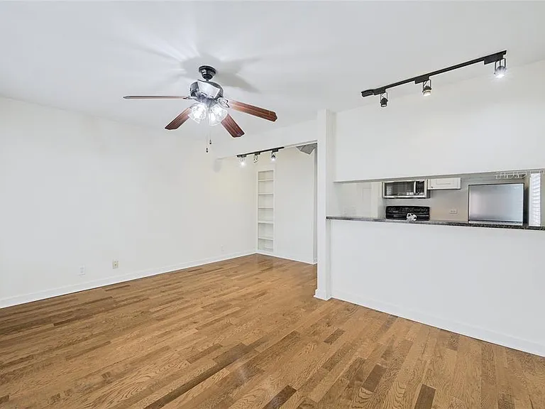 1510 W 6th St #212 — Photo 8