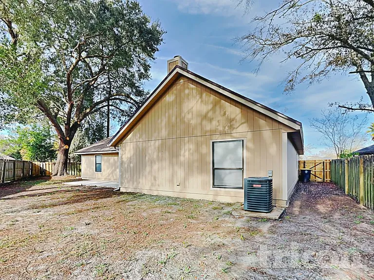 7943 Longshadow Ct — Photo 16