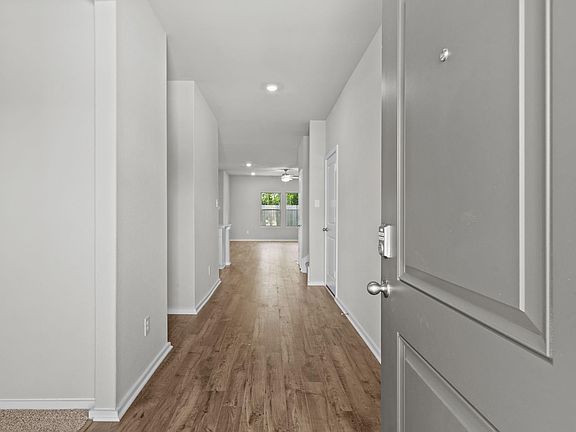 2nd image of 206 Rose Laurel Dr