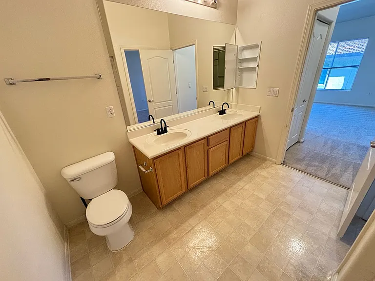 2305 W Horizon Ridge Pkwy #2324 — Photo 19