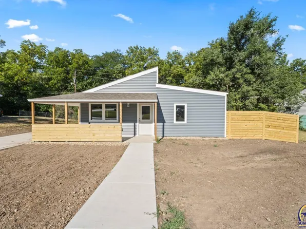 3135 SE Irvingham St, Topeka, KS 66605