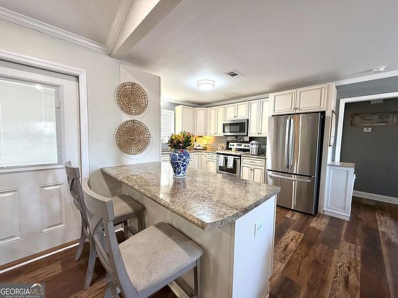 4th image of 413 Honeysuckle Way