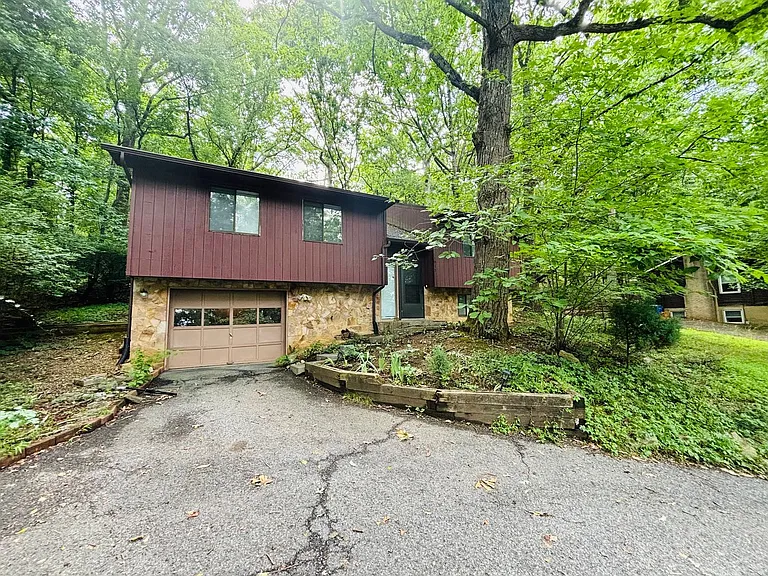 1813 Garden Ln — Photo 4