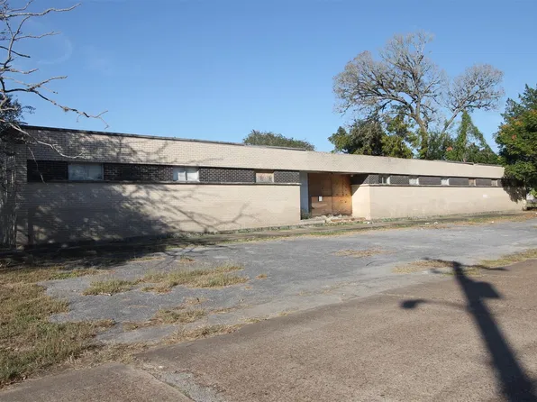 1905 Webster St, Liberty, TX 77575
