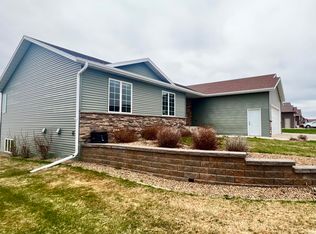 1504 Canyon Rd SW, Mandan, ND 58554